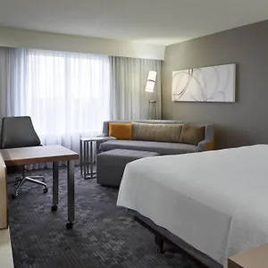 Hotel Courtyard By Marriott Airport